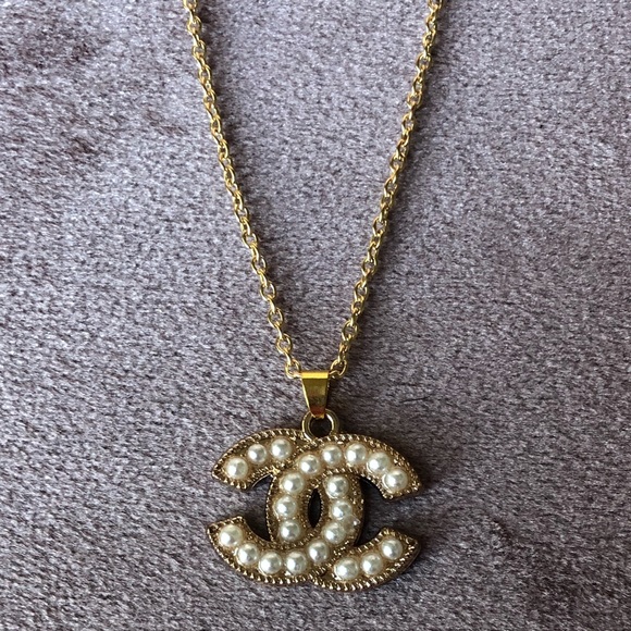 CHANEL Jewelry - Chanel pearl necklace 💖